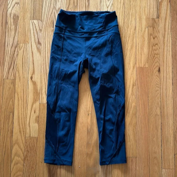 Lululemon sz 2 Twist & Train Crop 19" in Jaded great pre owned condition - Picture 2 of 14